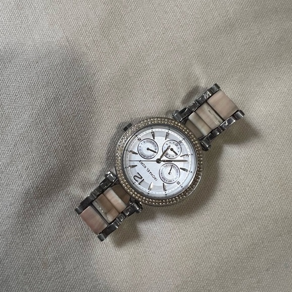 Michael Kors White Bone Silver Watch - Picture 5 of 5
